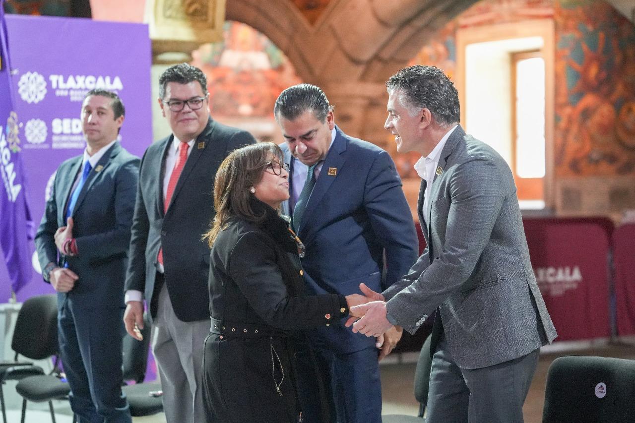 Acompaña Alfonso Sánchez García a gobernadora en entrega del Premio Tlaxcala a la Competitividad 2025